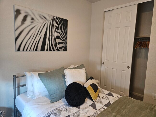 Building Photo - 6135 Easton Cir