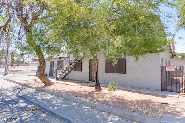 Building Photo - 312 E Tonopah Ave