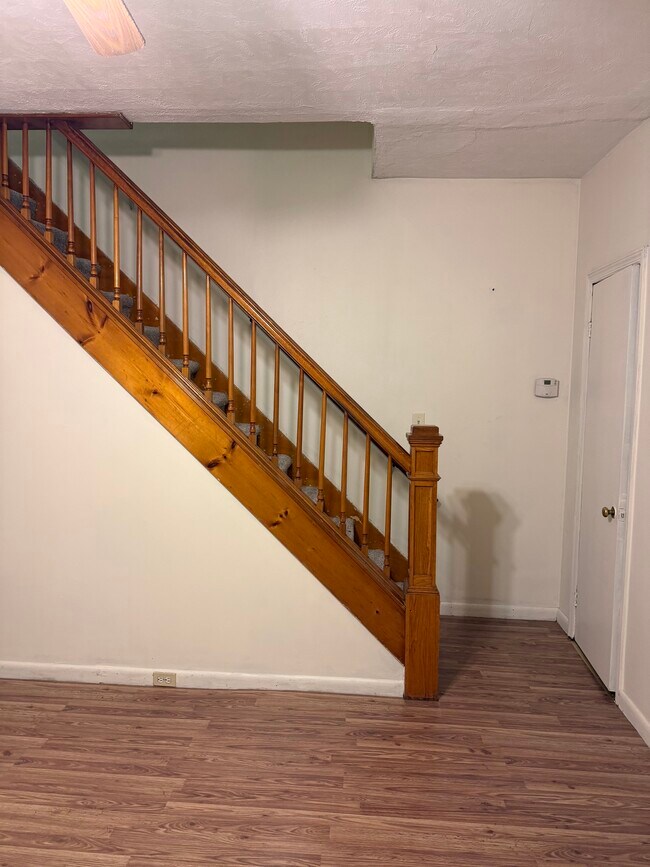 Foto del edificio - 1524 Meylert Ave