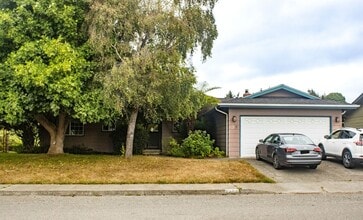 Building Photo - 2207 Grace Ave