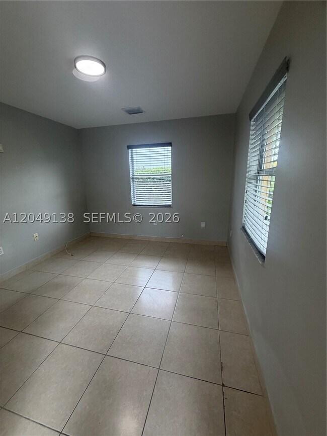 Building Photo - 16925 SW 94th Ave