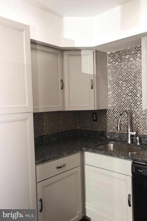 Building Photo - 210 James Ct