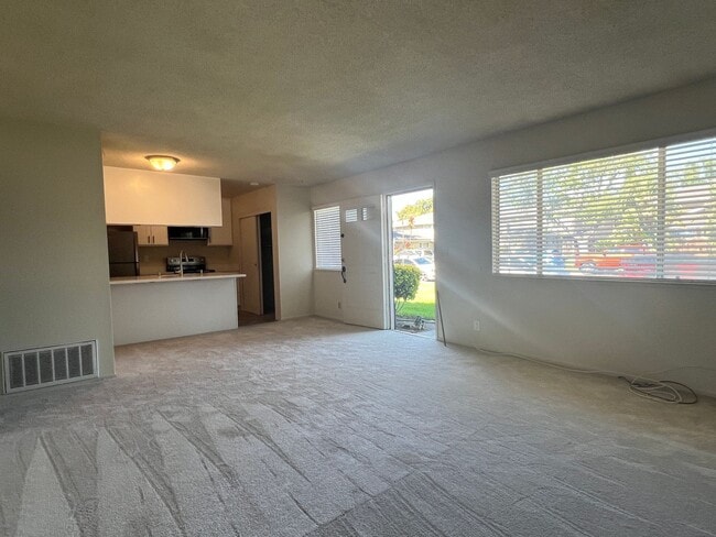 Building Photo - Beautiful 2 Bedroom 1 Bath Condo in South ...