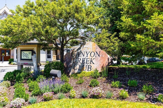 Building Photo - Canyon Creek Condo with Garage - FIRST MON...