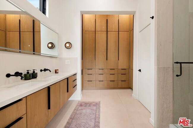 Foto del edificio - 9004 Dicks St