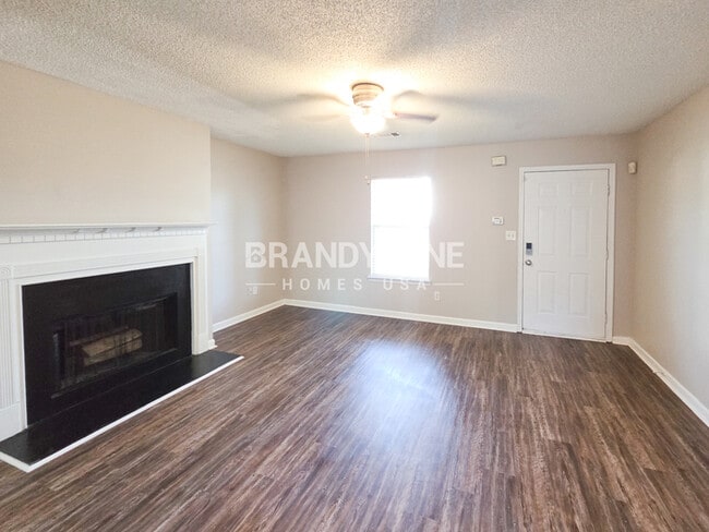 Building Photo - 6747 Saganaw Dr