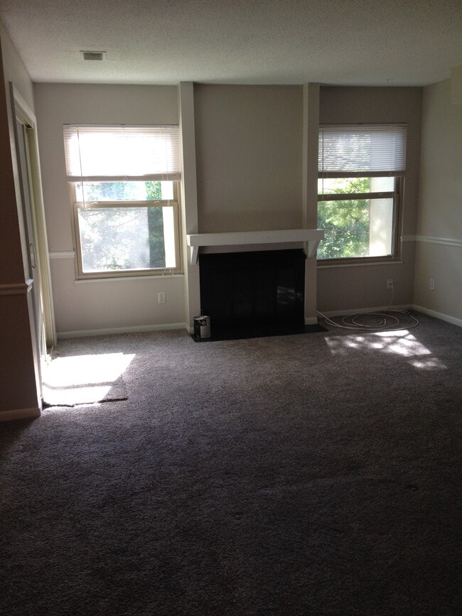 Building Photo - 1477 Cliff Ct