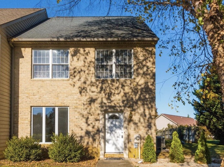 251 Morningside Dr, Falling Waters, WV 25419 House for Rent in