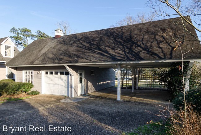 Building Photo - 4 br, 3.5 bath House - 7522 Dunbar Road