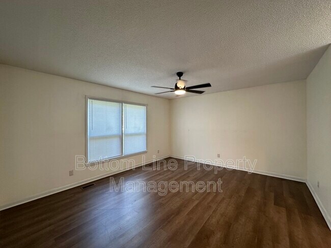 Foto del edificio - 6031 Harmon Pl