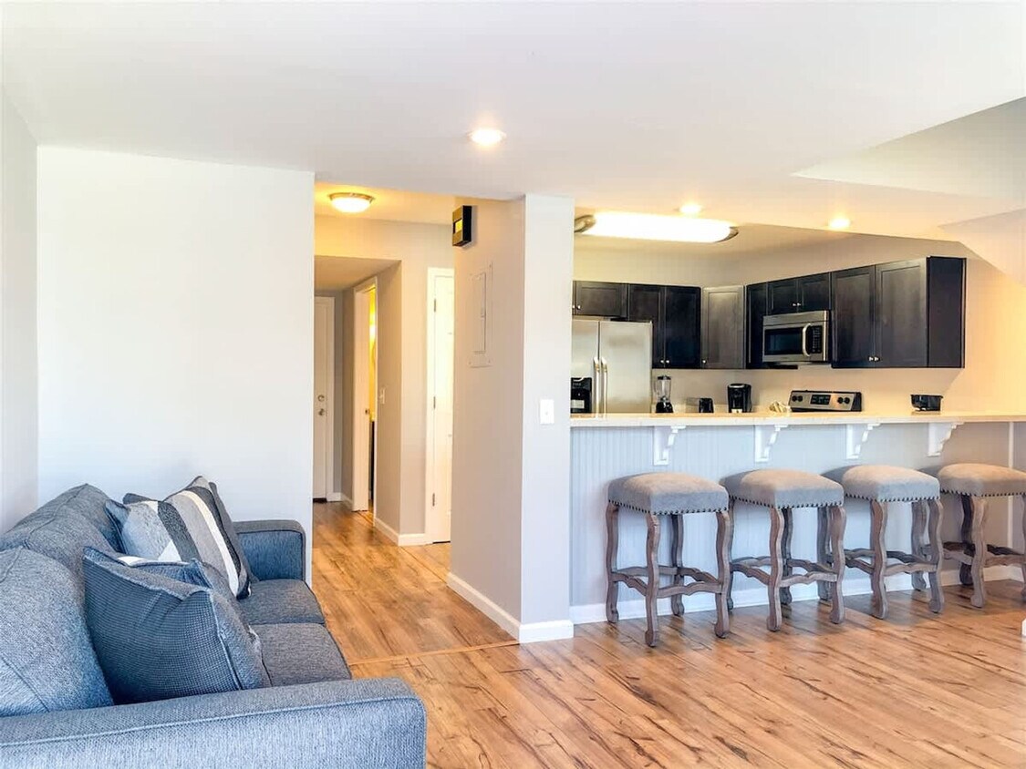 Foto principal - 5218 Beach Dr