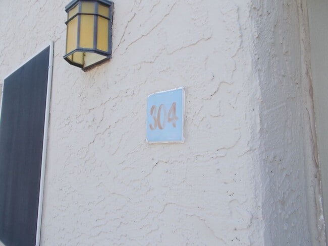 Foto del edificio - 2 Bed / 2 Bath Fully Furnished Condo – Top Floor Living!