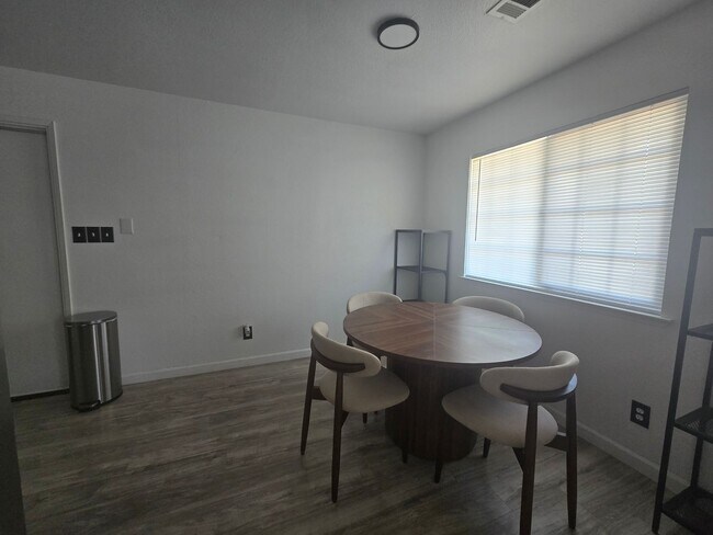 Foto del edificio - 4 BR 2 Ba Available 9/1