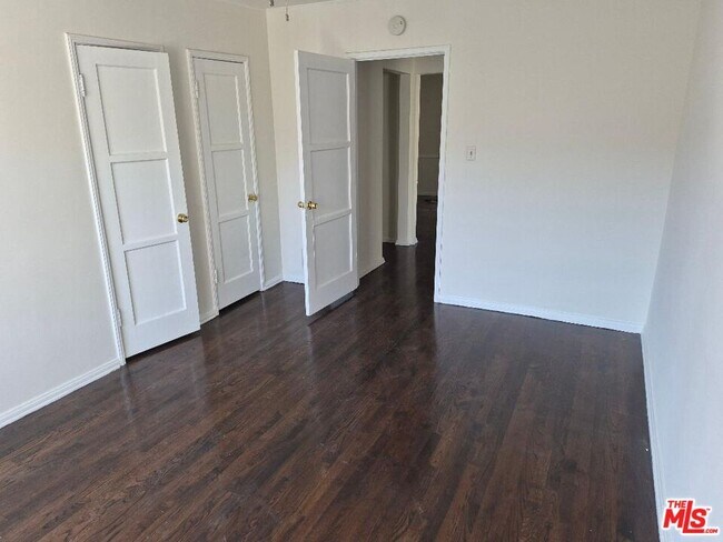 Foto del edificio - 8561 Holloway Dr