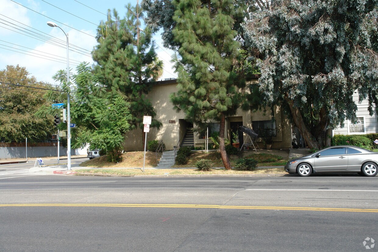 Building Photo - 14259 Burbank Blvd