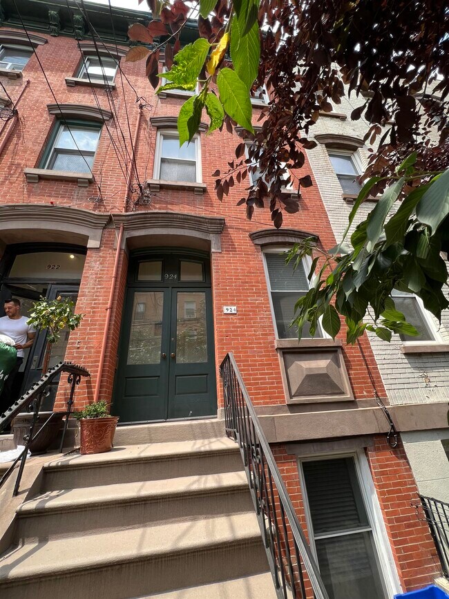 Building Photo - 924 Willow Ave