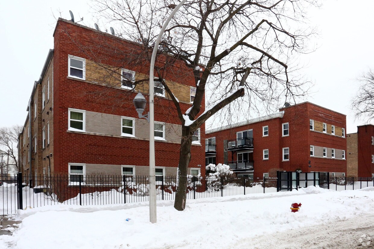 Building Photo - 6425-6433 N Damen Ave