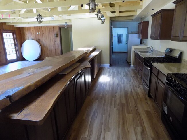 Foto del edificio - 740 W Foothill Blvd