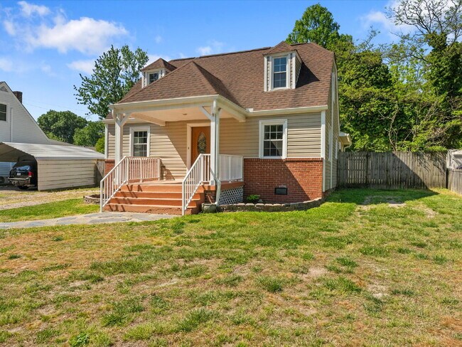 Foto del edificio - 7602 Woodman Rd