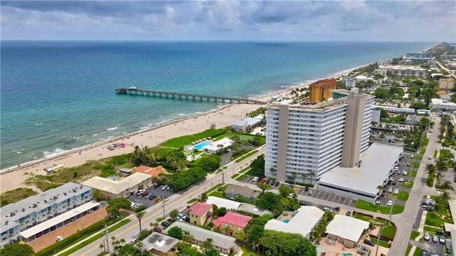 Building Photo - 333 N Ocean Dr