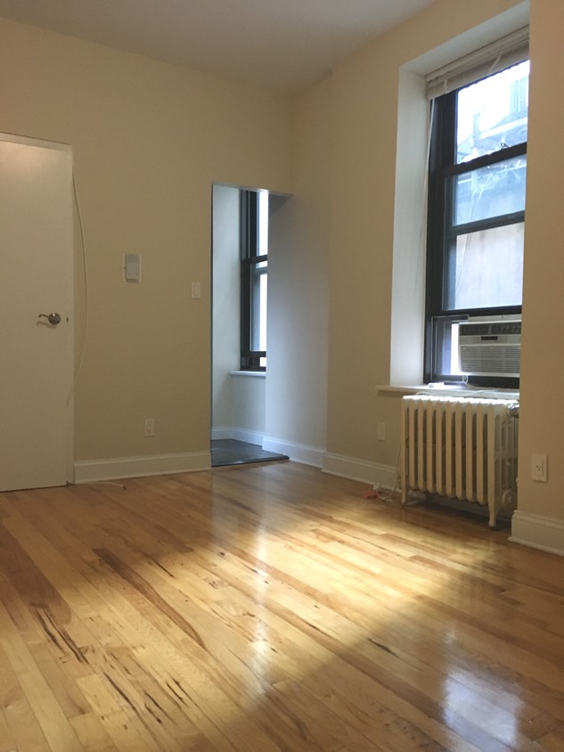Primary Photo - 160 W 47th St