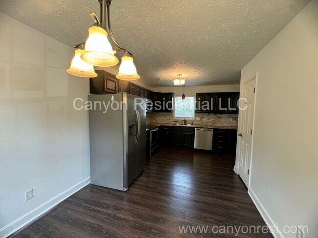 Building Photo - Charming 3-Bedroom Home with Bonus Room an...