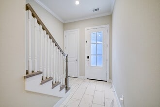 Building Photo - 2119 Naomi St