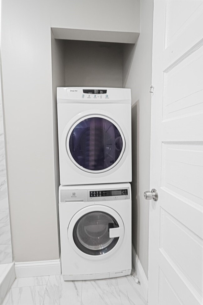 Foto del edificio - 381 Adams St