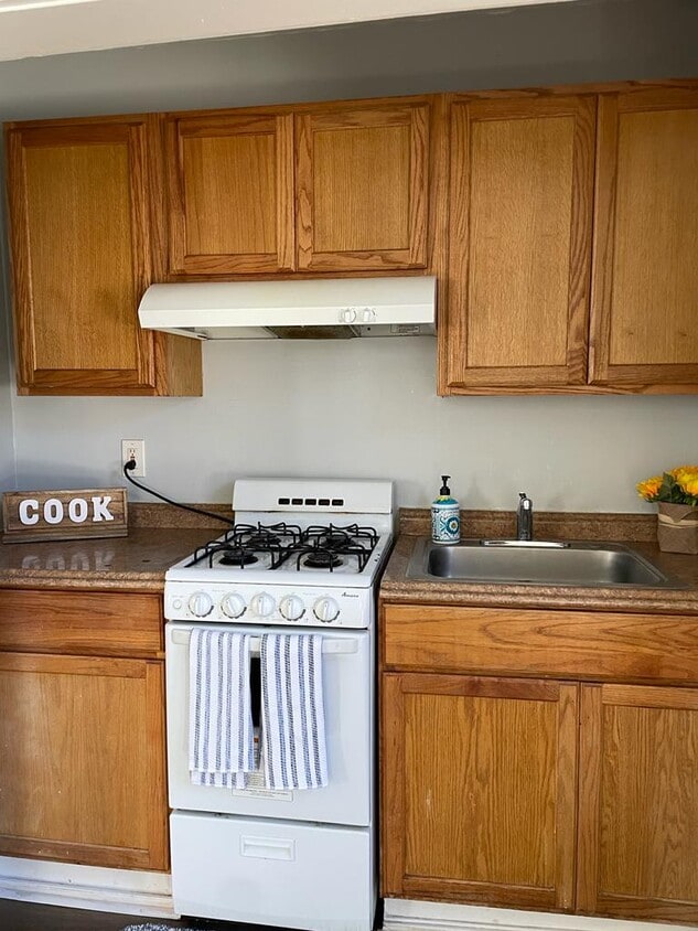Primary Photo - 229 Clifton Ave