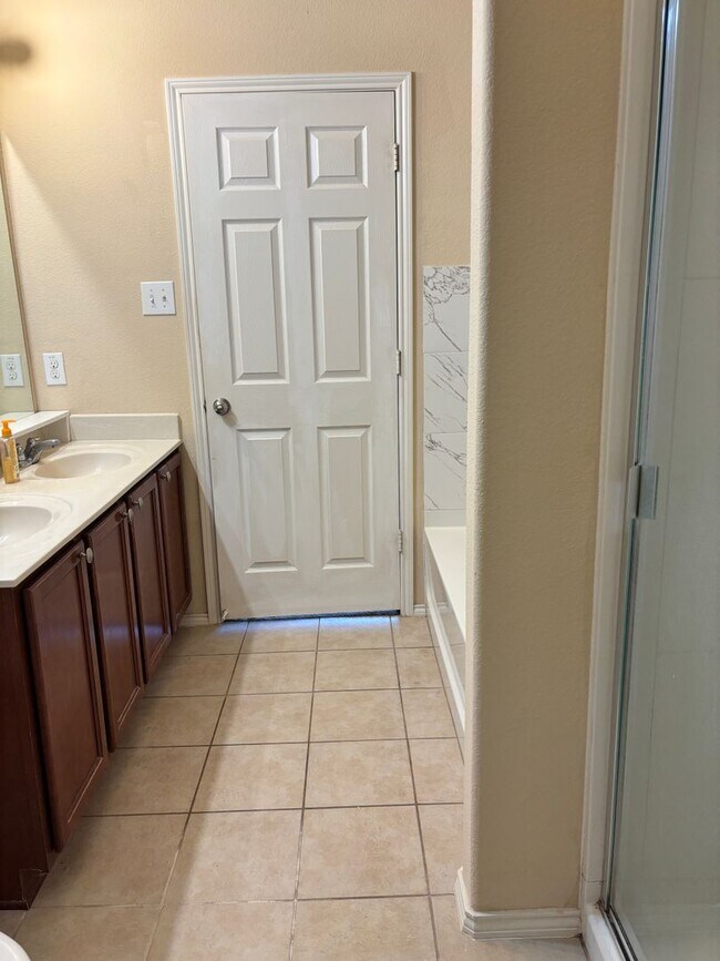 Building Photo - 7509 Berrenda Dr