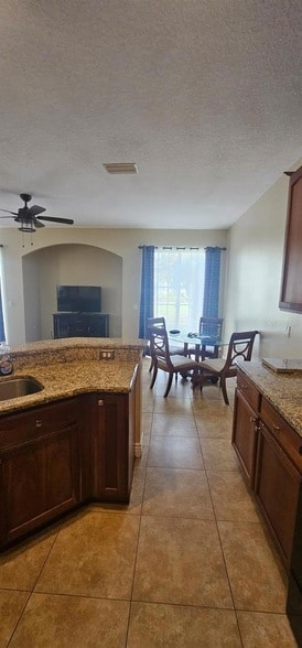 Foto del edificio - 8504 Shallow Creek Ct