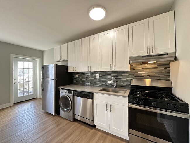 Building Photo - 730 Judson Ave