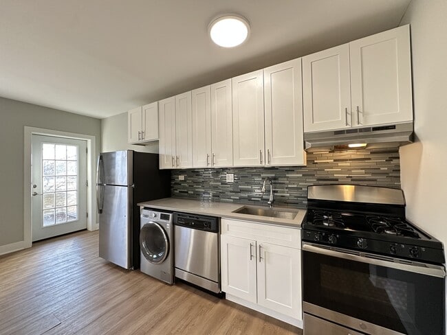 Building Photo - 735 Judson Ave