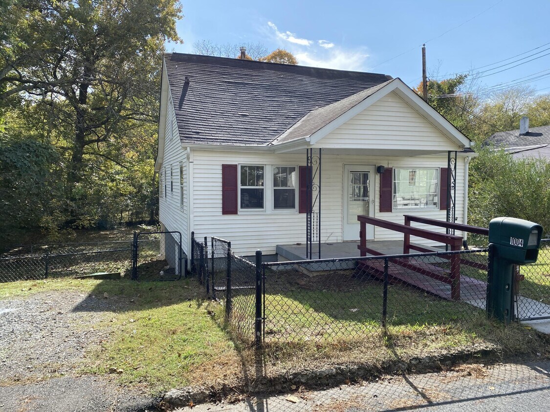 Primary Photo - 1004 Woodard St
