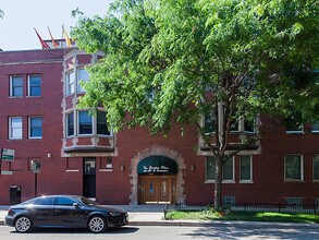 Building Photo - 807 W Buckingham Pl