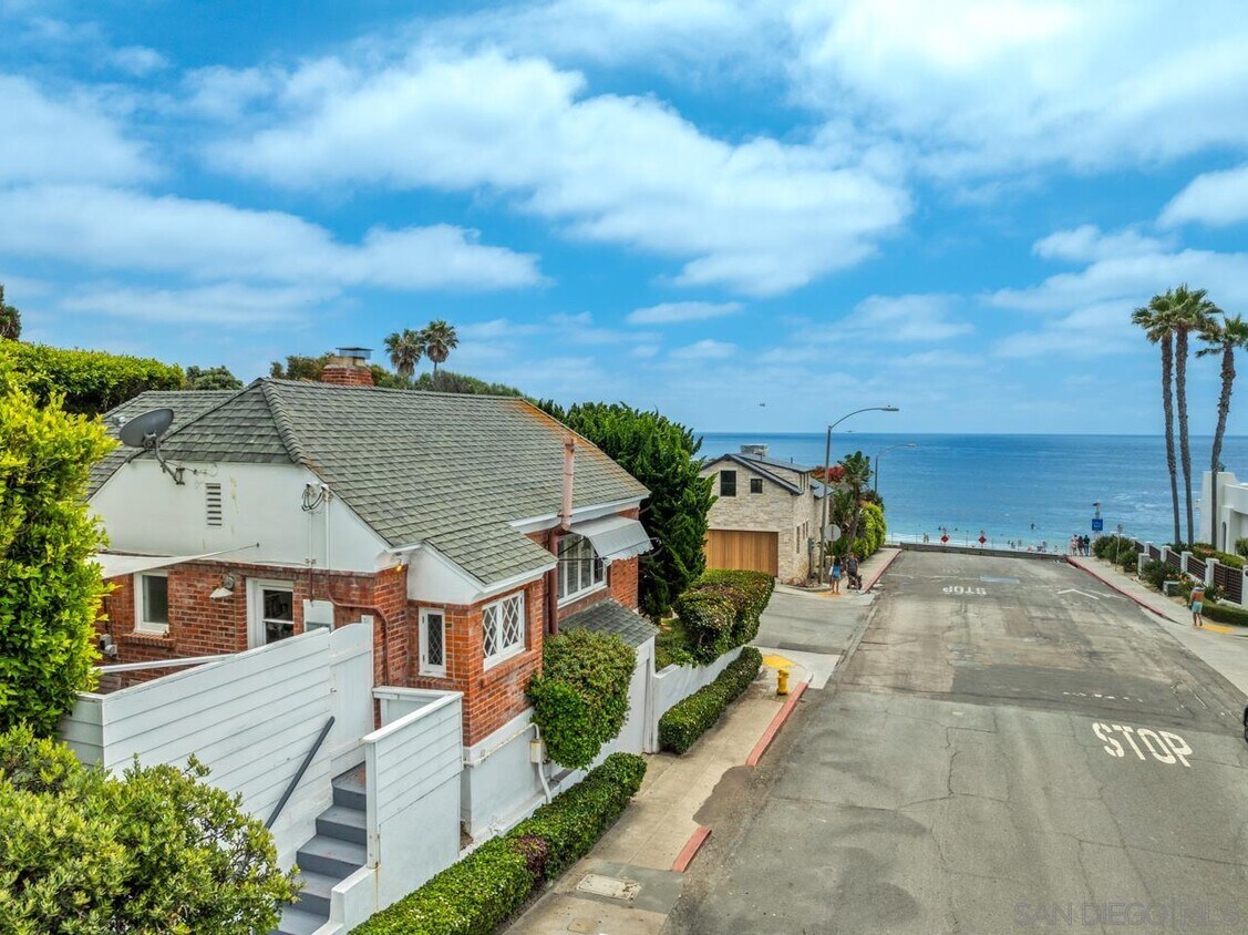 Primary Photo - 7345 Vista Del Mar Ave
