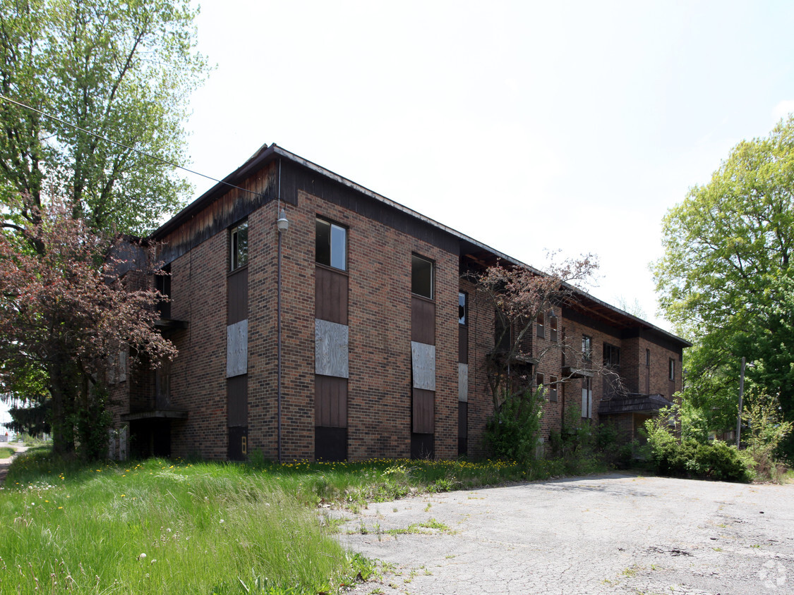 Building Photo - Garden Place Apartments