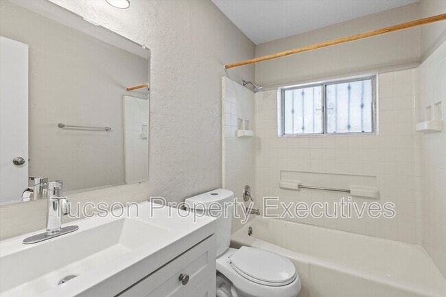 Building Photo - 3317 N Howard Blvd