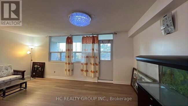 Photo du bâtiment - 2550 Pharmacy Ave