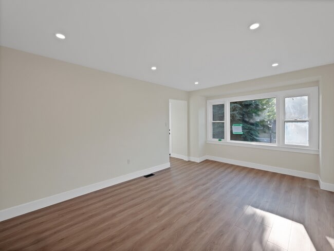 Building Photo - 167 Rosedale Ave