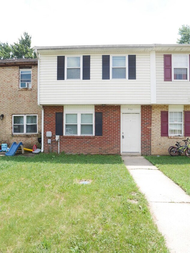 Foto principal - Charming Townhome in Elkton, MD!