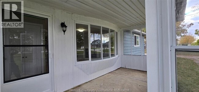 Photo du bâtiment - 380 County Rd 2