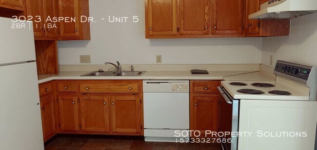 Building Photo - 2BD/1.5BA Townhouse w/ Washer & Dryer Hookup