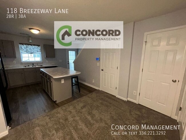 Building Photo - 118 Breezeway Ln