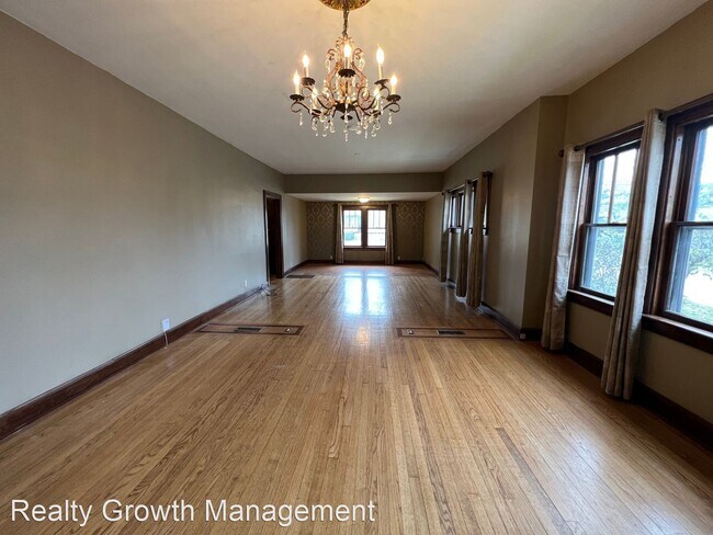 Building Photo - 3 br, 2 bath House - 124 11th Ave NW