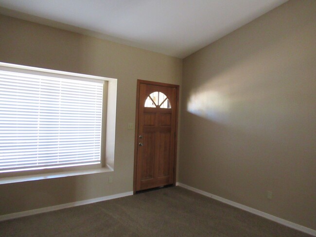 Foto del edificio - 3 Bedroom Home with Pool In Northeast Mesa!