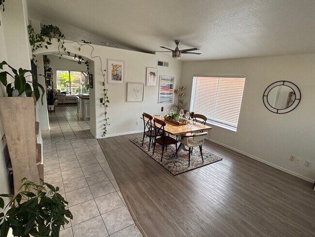 Foto del edificio - 2248 E Ross Ave