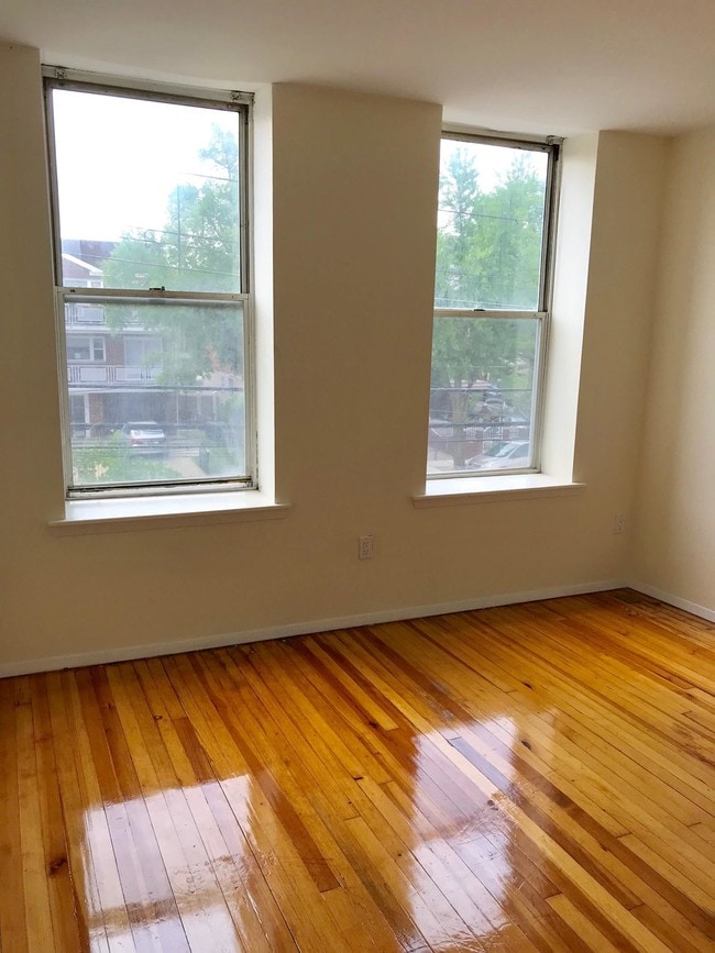 Building Photo - 74-11 Ditmars Boulevard