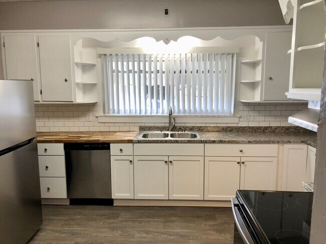 Foto del edificio - 429 Maple Ave