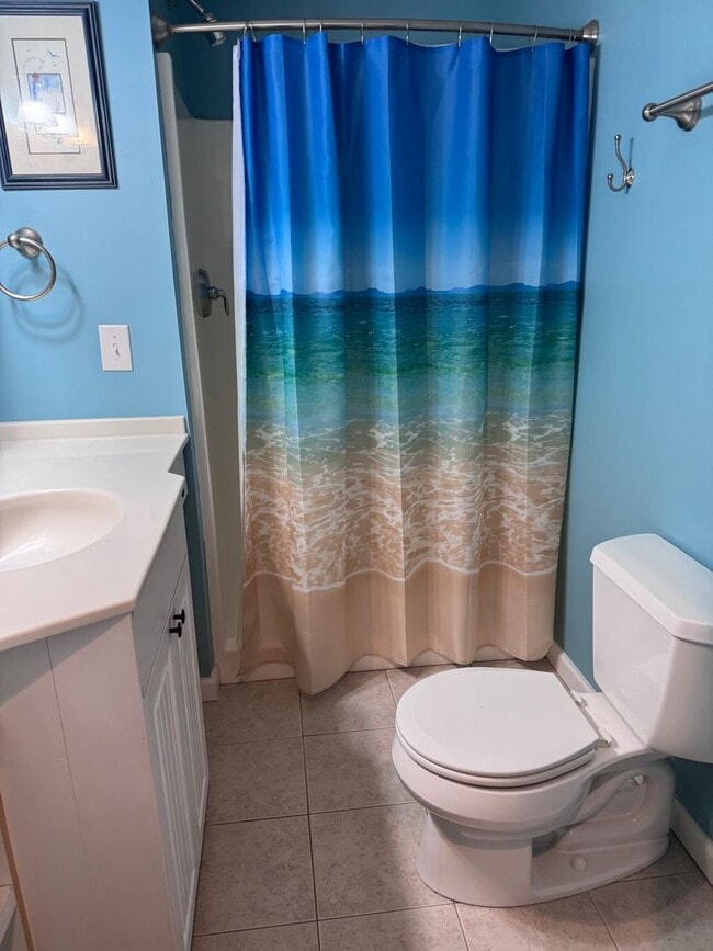 Building Photo - Coastal Cutie! 3BR/2BA Furnished Home Avai...